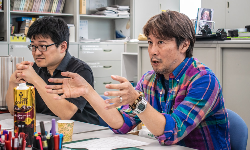 Kôji Terayama (à gauche), responsable éditorial de Darwin’s Incident et le vétéran Akira Kanai (à droite), rédacteur en chef d’Afternoon.